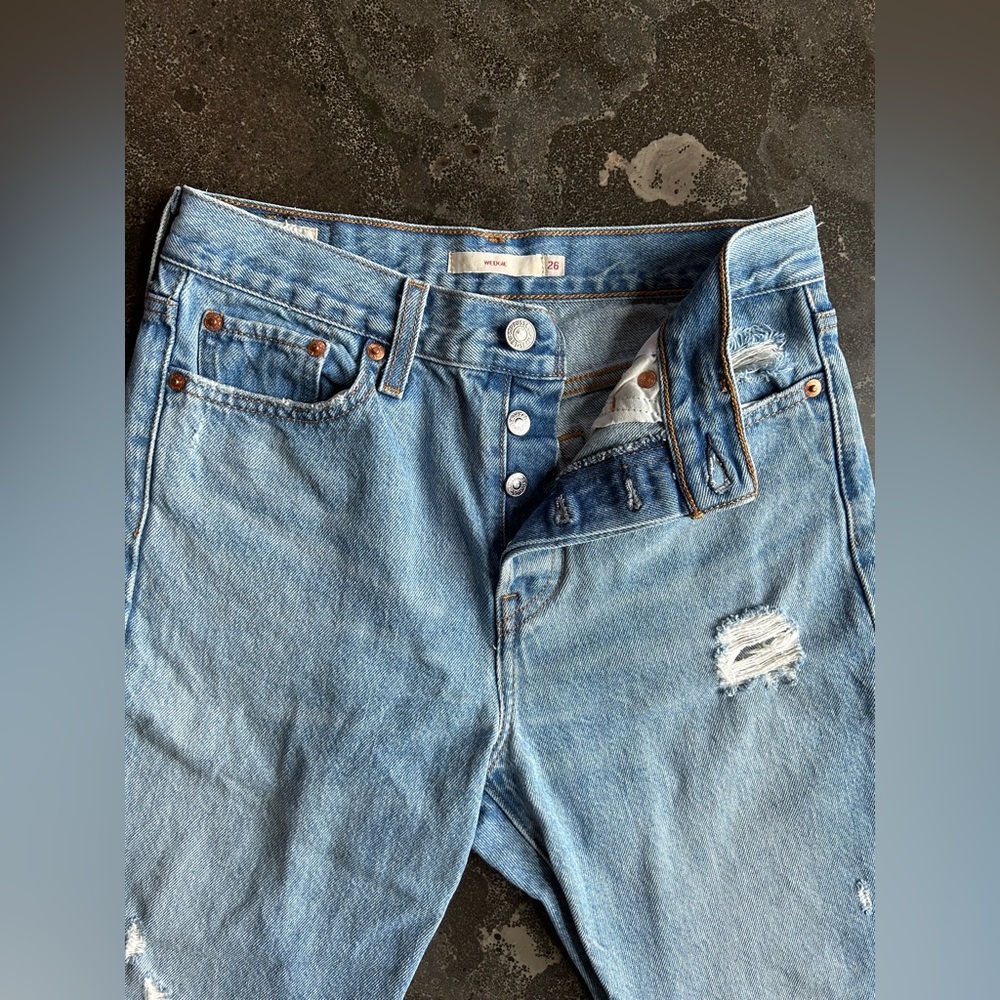 Levi’s | Premium Wedgie Ankle Jean - Picture 5 of 12